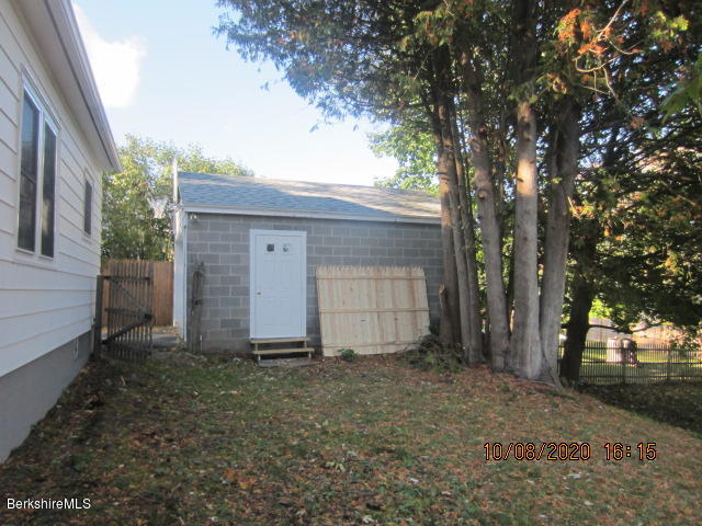 106 Ridgeway Avenue Pittsfield, MA 01201 - Photo 20 of 20 IMG_3390