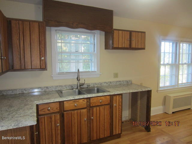 106 Ridgeway Avenue Pittsfield, MA 01201 - Photo 4 of 20 IMG_3394