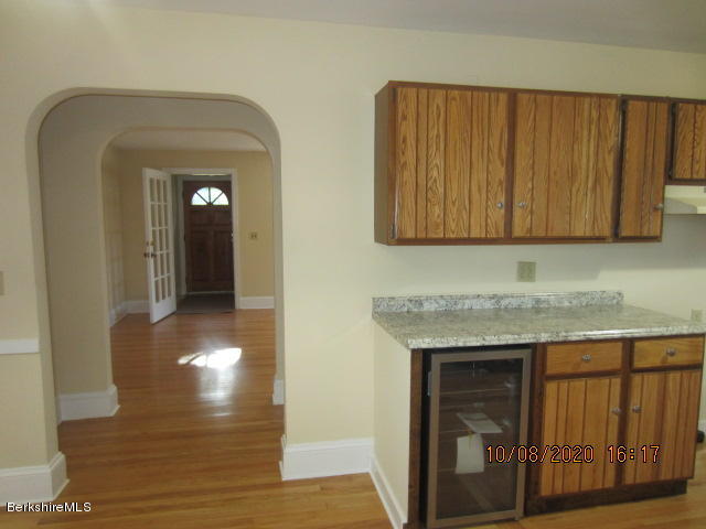 106 Ridgeway Avenue Pittsfield, MA 01201 - Photo 5 of 20 IMG_3395