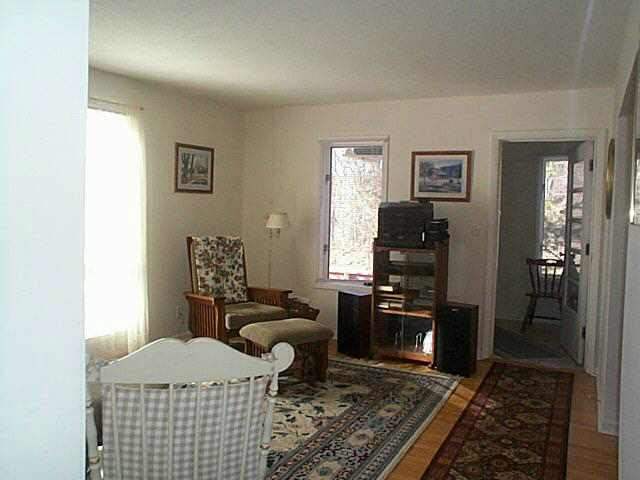 2780 West Longhollow Road Elizabeth, IL 61028 - Photo 4 of 9 a living room with furniture