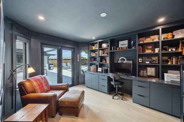 a view of a livingroom with workspace and a large window