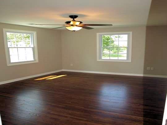 The large 15x12 master bedroom has hardwood floors and a large walk-in closet (11x5), new ceiling fixture/fan, and views out the front yard and South facing horizon below!