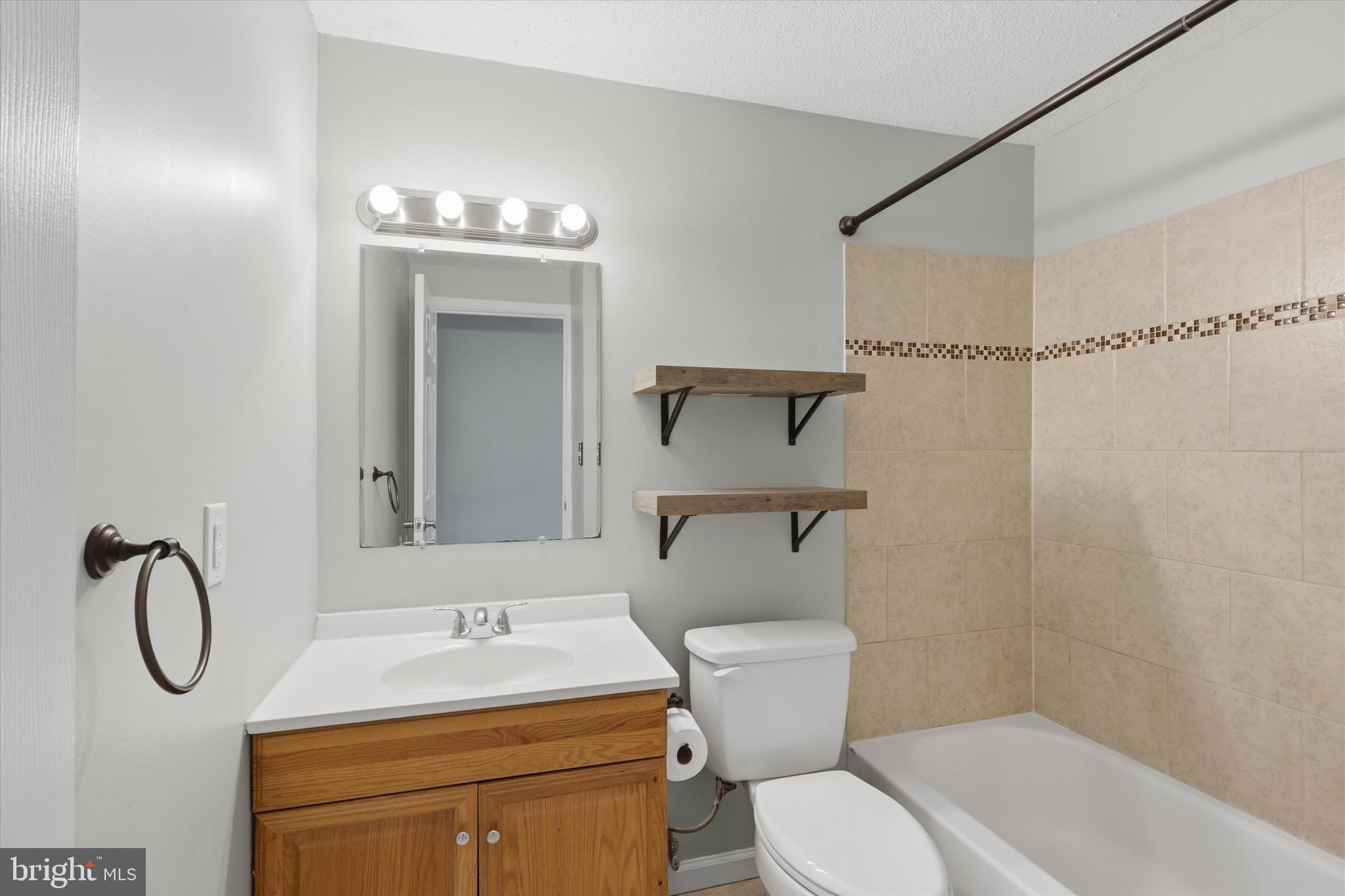 819 Chadwick Circle Frederick, MD 21701 - Photo 11 of 21 Full bathroom with tub