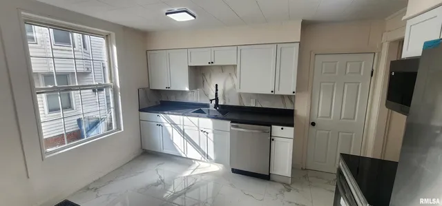 $119,900 | 926 West Governor Street, Springfield, IL 62704