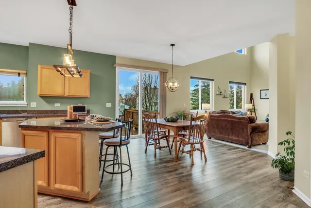 $489,000 | 77 Bridle Path Drive, Lindenhurst, IL 60046