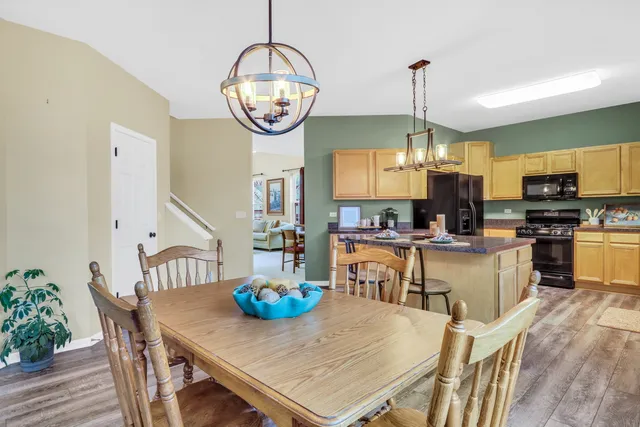 $489,000 | 77 Bridle Path Drive, Lindenhurst, IL 60046