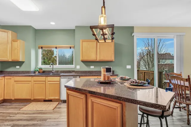 $489,000 | 77 Bridle Path Drive, Lindenhurst, IL 60046