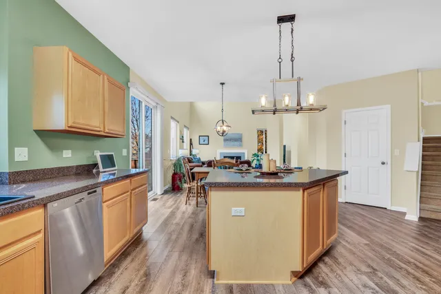 $489,000 | 77 Bridle Path Drive, Lindenhurst, IL 60046