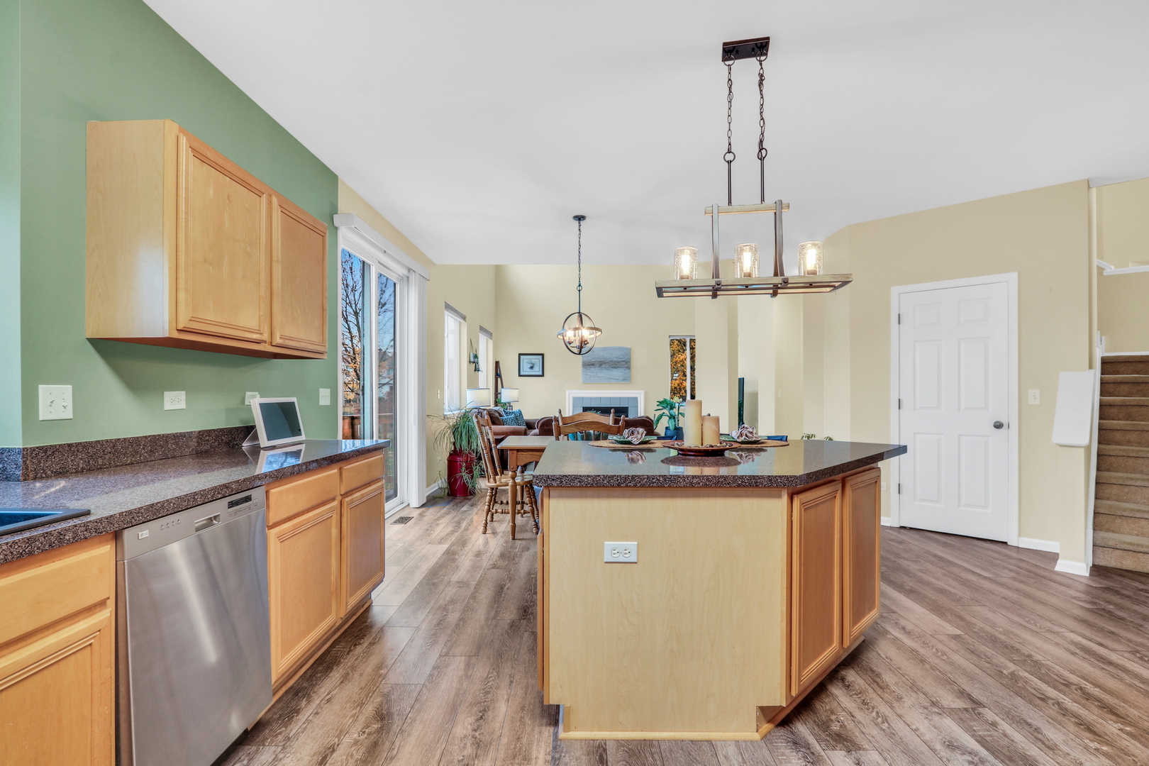 77 Bridle Path Drive Lindenhurst, IL 60046 - Photo 19 of 52 a kitchen with lots of counter top space
