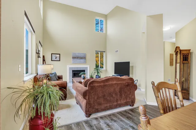 $489,000 | 77 Bridle Path Drive, Lindenhurst, IL 60046