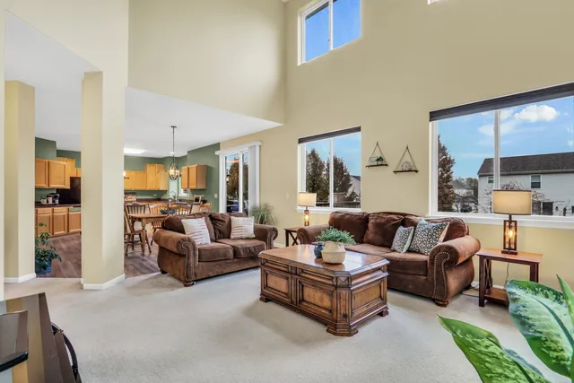 $489,000 | 77 Bridle Path Drive, Lindenhurst, IL 60046