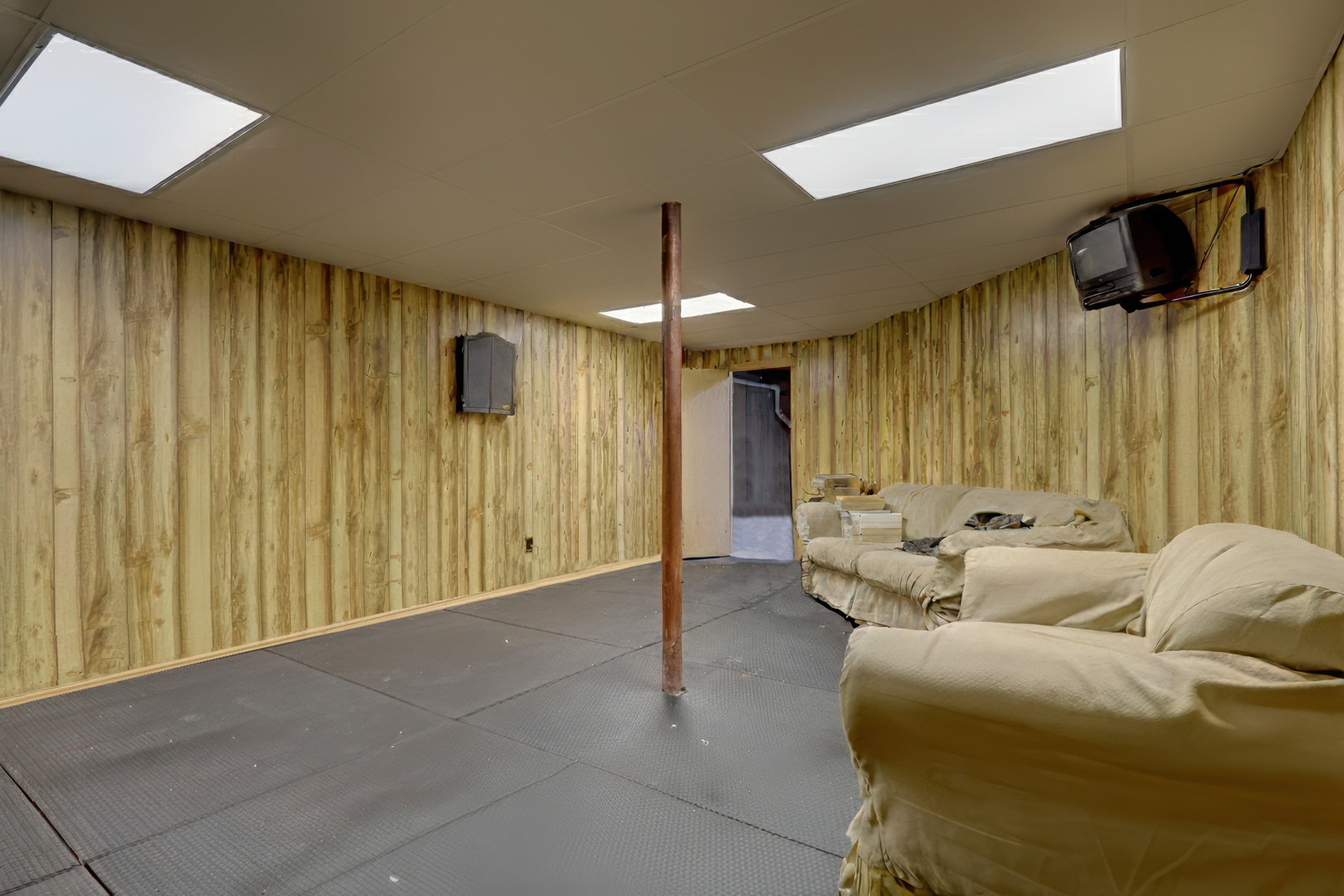 77 Bridle Path Drive Lindenhurst, IL 60046 - Photo 41 of 52 a living room with furniture and a ceiling fan