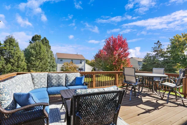 $489,000 | 77 Bridle Path Drive, Lindenhurst, IL 60046