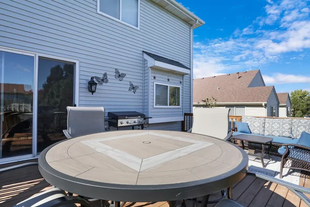 $489,000 | 77 Bridle Path Drive, Lindenhurst, IL 60046