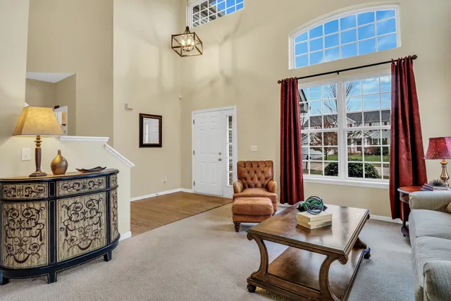 $489,000 | 77 Bridle Path Drive, Lindenhurst, IL 60046