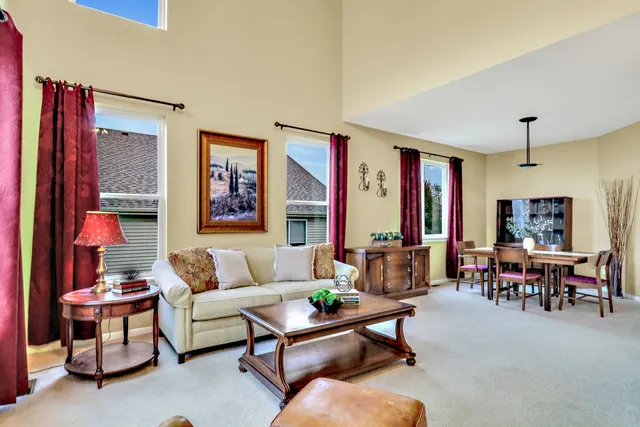 $489,000 | 77 Bridle Path Drive, Lindenhurst, IL 60046