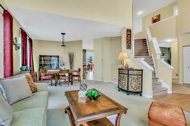 $489,000 | 77 Bridle Path Drive, Lindenhurst, IL 60046