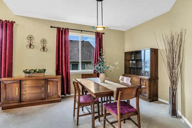 $489,000 | 77 Bridle Path Drive, Lindenhurst, IL 60046