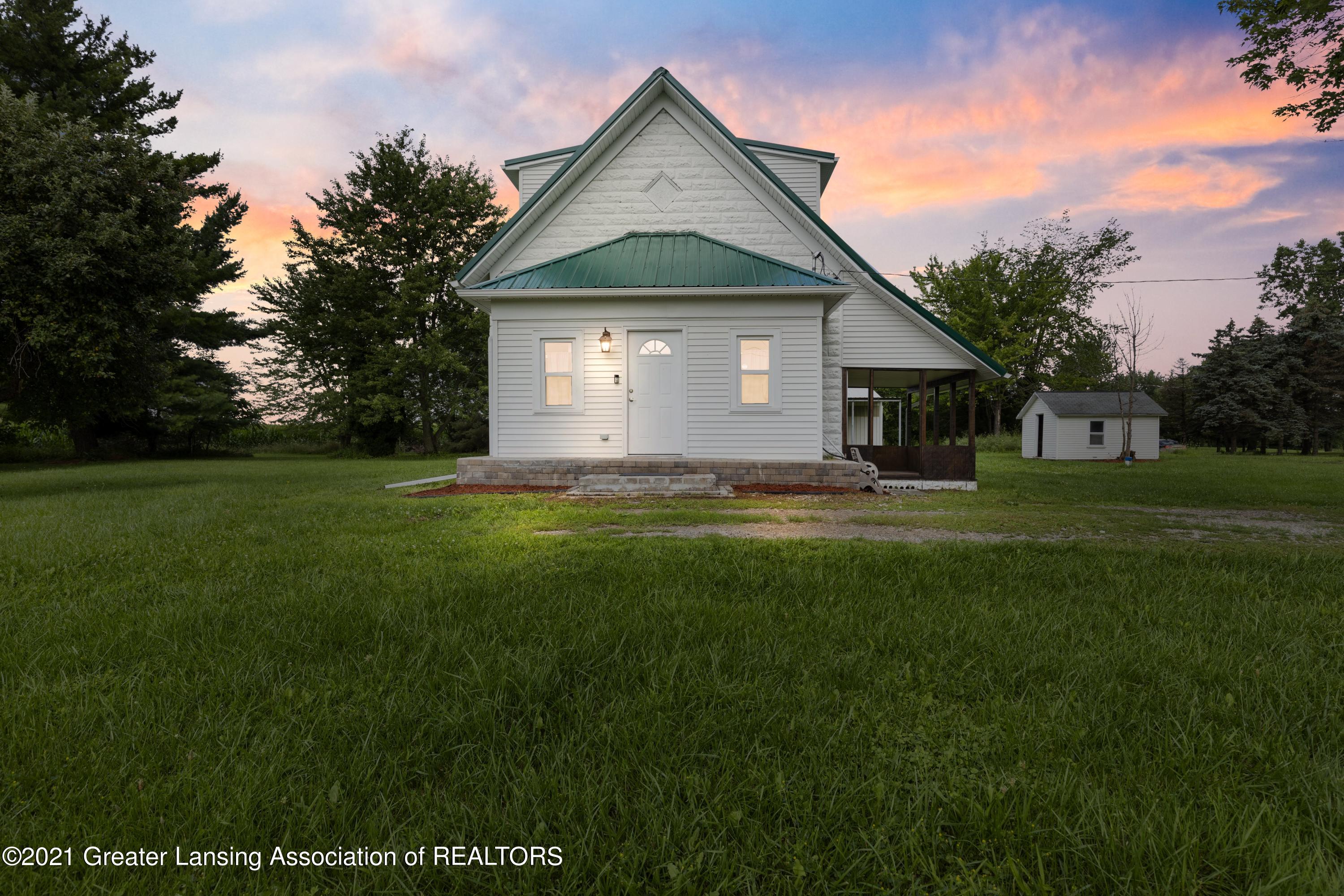 9009 West Sargent Road Fowlerville, MI 48836 - Photo 1 of 19 Front of Home