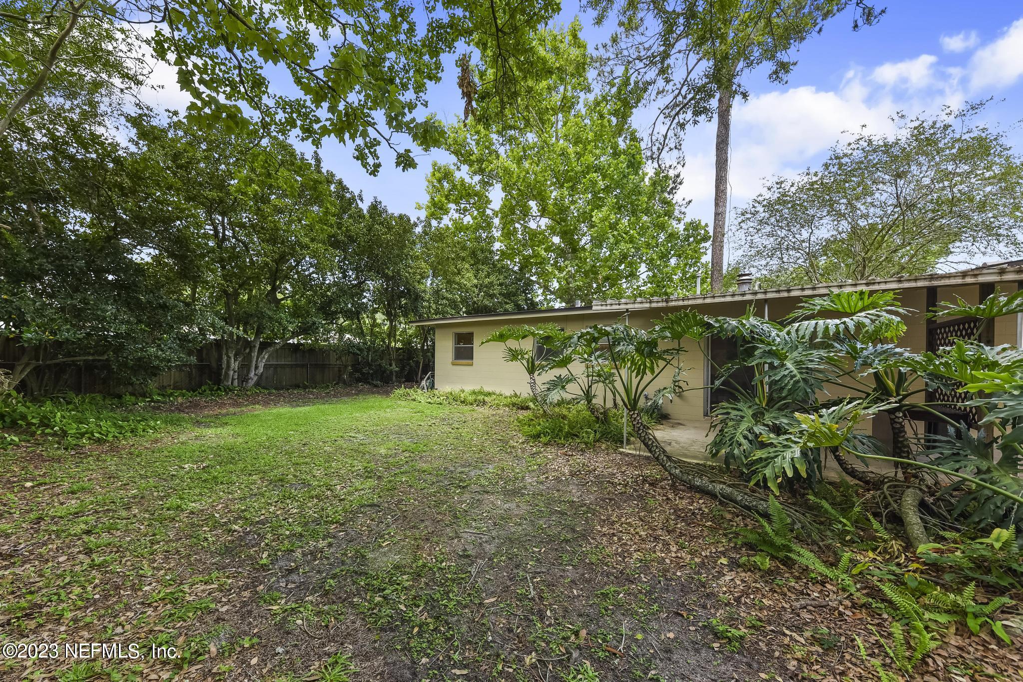 5627 Sabena Road Jacksonville, FL 32207 - Photo 22 of 22 a view of a yard with a tree