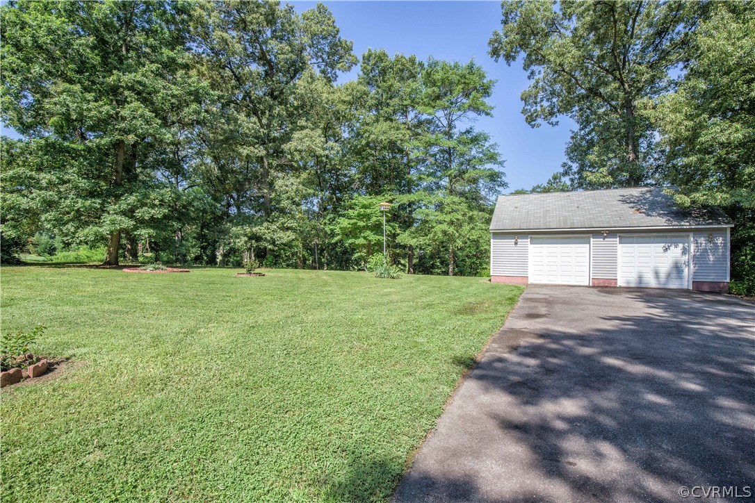 6850 Poplar Springs Road Henrico, VA 23231 - Photo 3 of 26 Large rear yard with invisible fencing for your pe