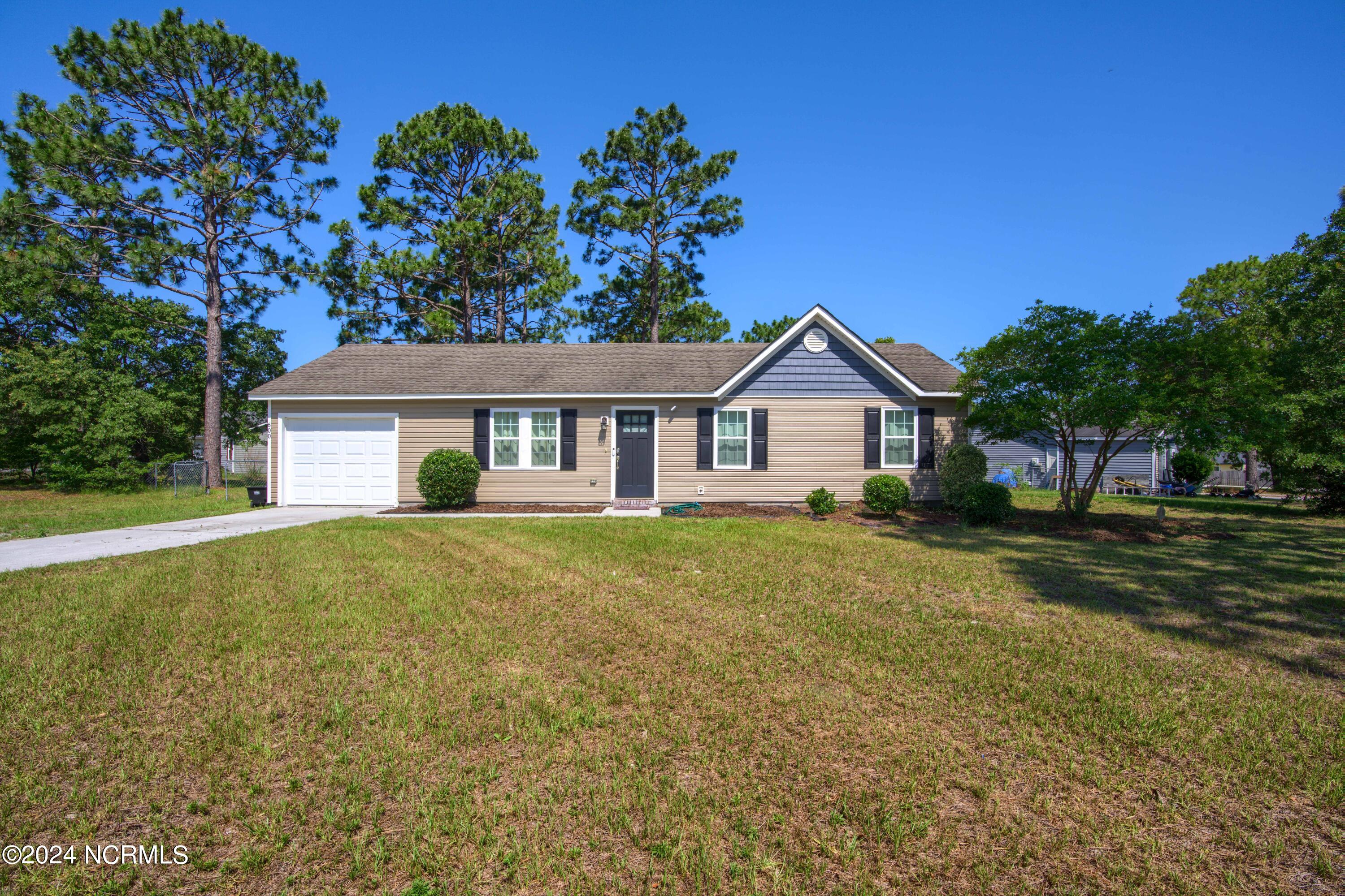 600 Calabash Drive Hubert, NC 28539 - Photo 1 of 12 front of house