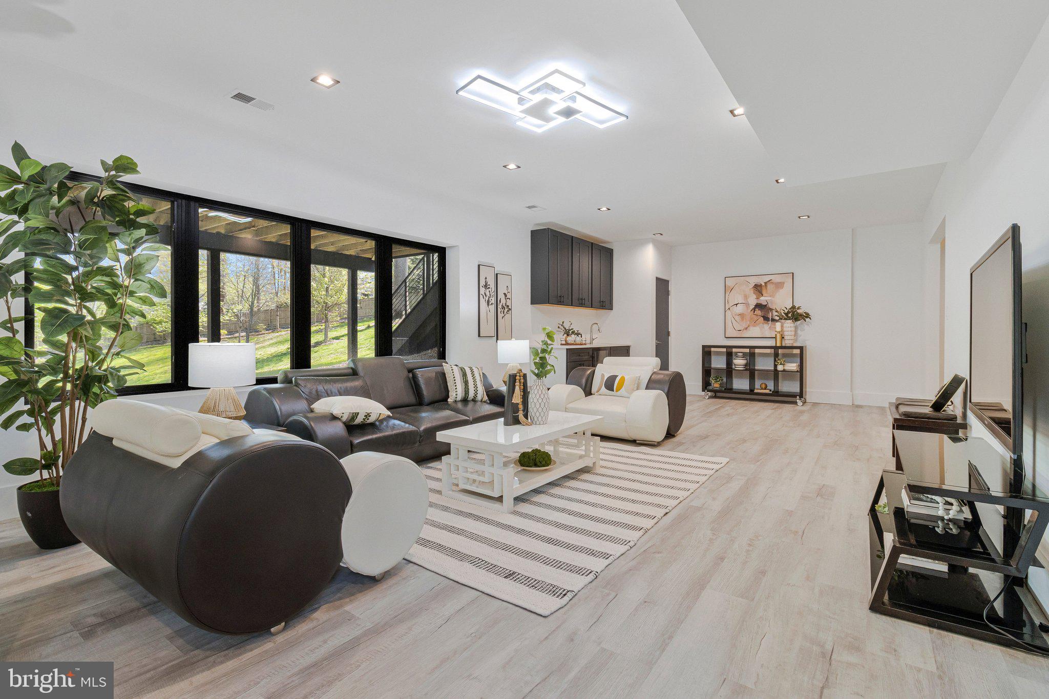 3525 Glenbrook Road Fairfax, VA 22031 - Photo 67 of 111 Family room with large windows