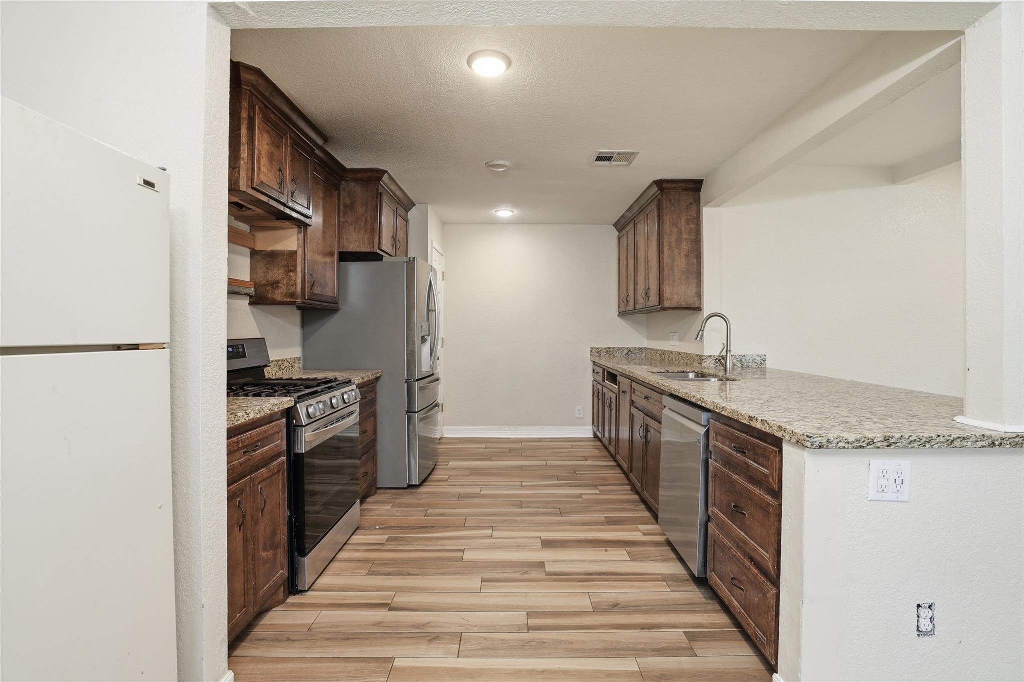 8131 Warren Road Houston, TX 77040 - Photo 7 of 22