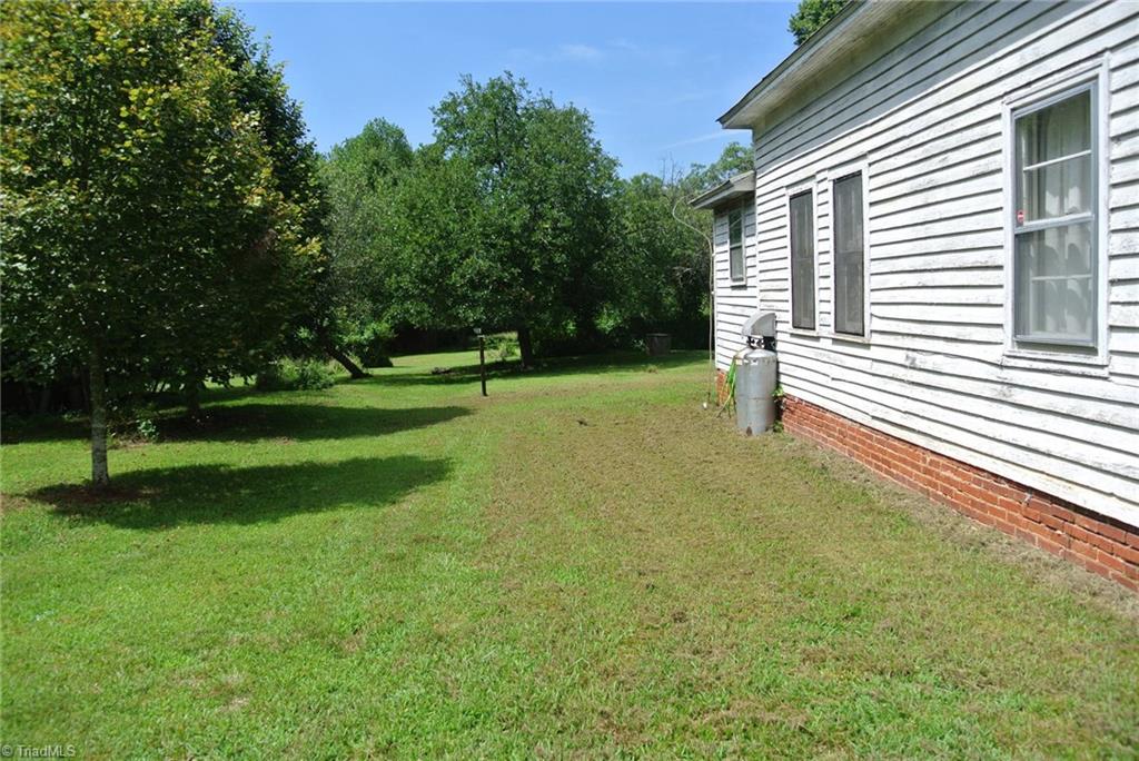 1419 Surry Line Road Pinnacle, NC 27043 - Photo 9 of 30