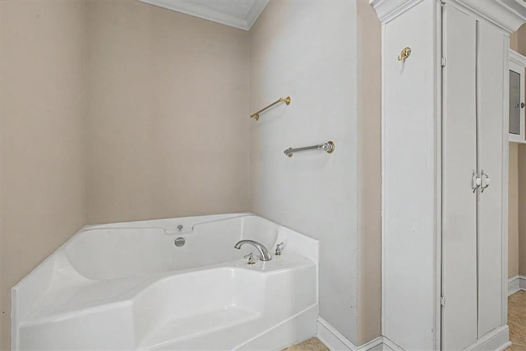 1136 Cole Lake Road Dallas, GA 30157 - Photo 34 of 72 a bathroom with a bathtub