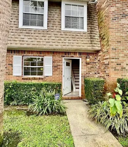 $2,650 | 413 North Cypress Drive, Unit 4, Tequesta, FL 33469