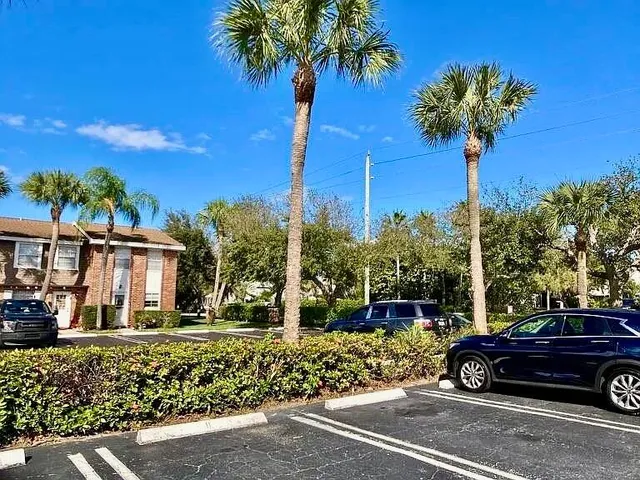 $2,650 | 413 North Cypress Drive, Unit 4, Tequesta, FL 33469