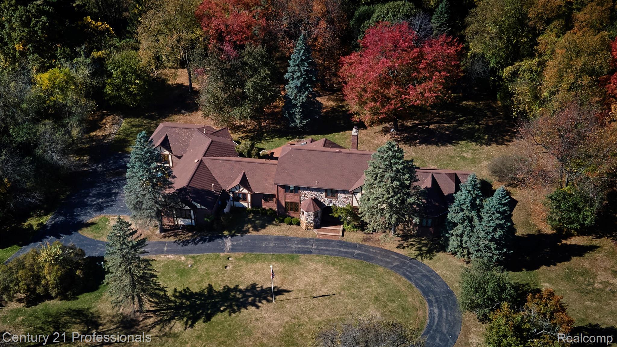 303 East Snell Road Rochester, MI 48306 - Photo 4 of 45 Aerial view of property