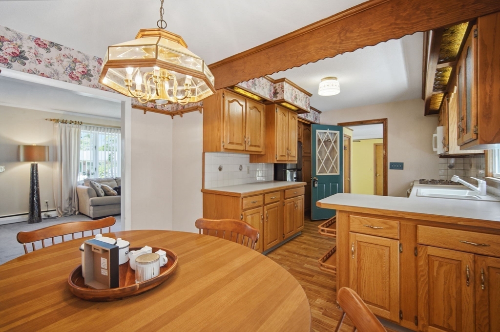 185 Marmon Street Springfield, MA 01129 - Photo 8 of 41