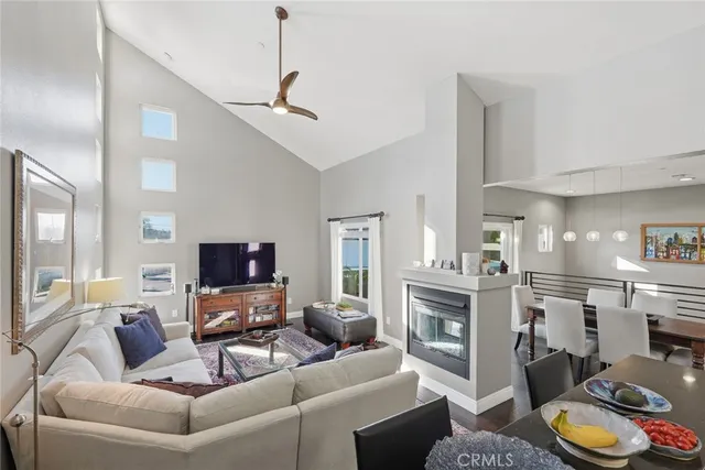 $1,149,000 | 1905 Farrell Avenue, Unit A, Redondo Beach, CA 90278