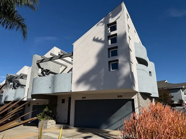 $1,149,000 | 1905 Farrell Avenue, Unit A, Redondo Beach, CA 90278