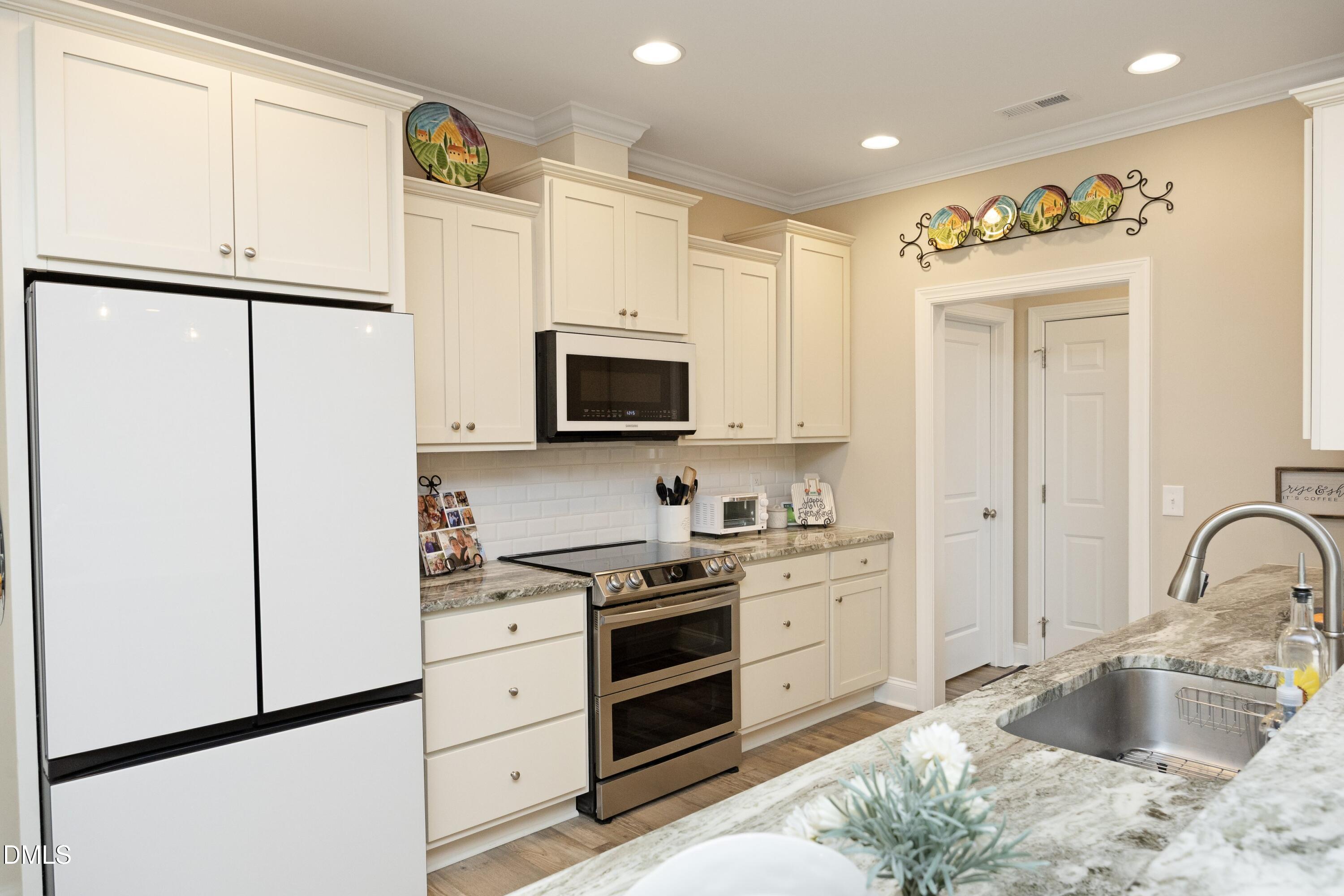 114 Colson Ridge Drive Clayton, NC 27520 - Photo 11 of 57 20Kitchen