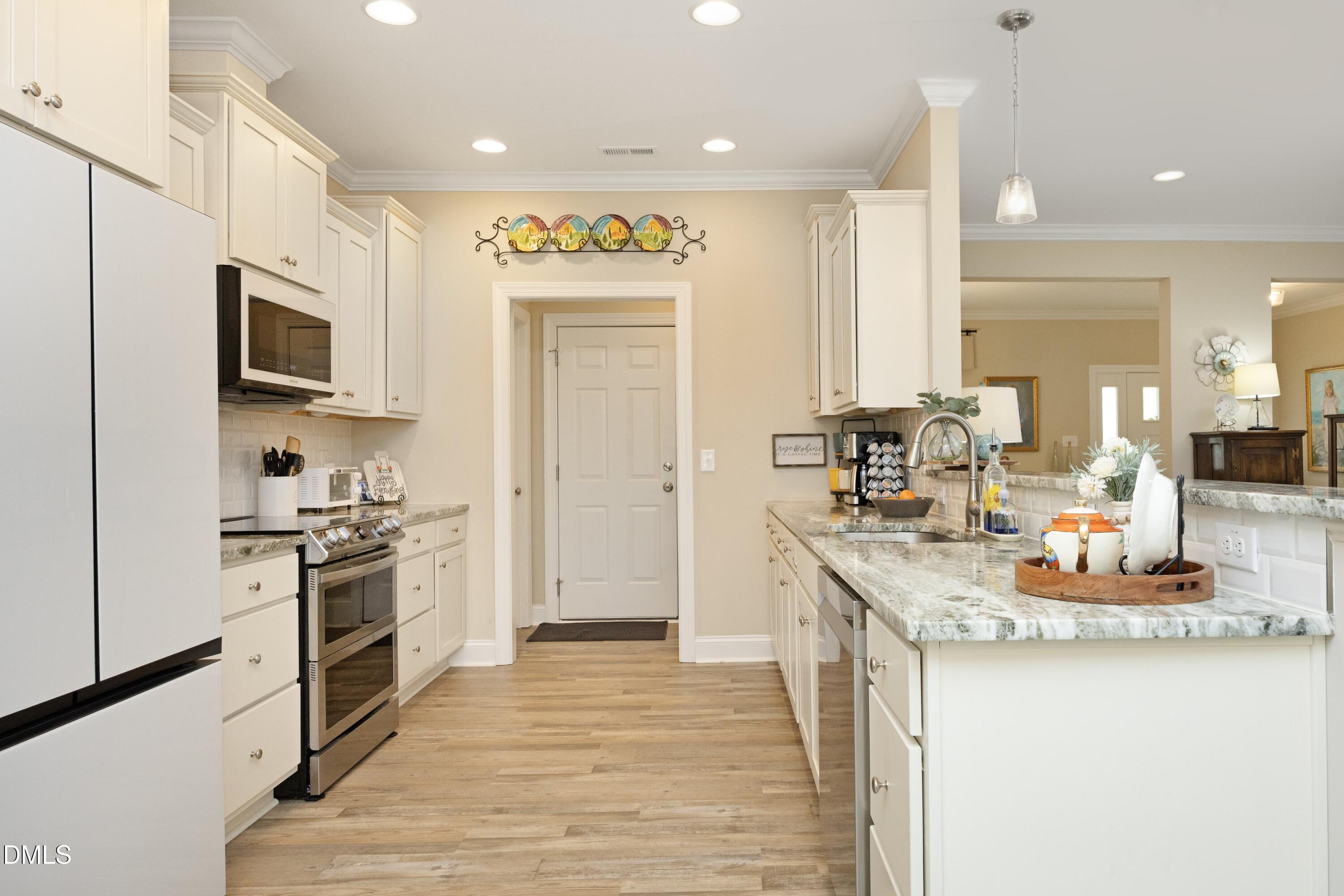 114 Colson Ridge Drive Clayton, NC 27520 - Photo 13 of 57 18Kitchen