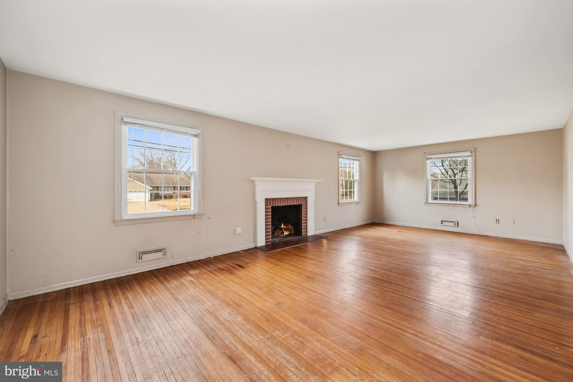 517 Covered Bridge Road Cherry Hill, NJ 08034 - Photo 5 of 29 Living room