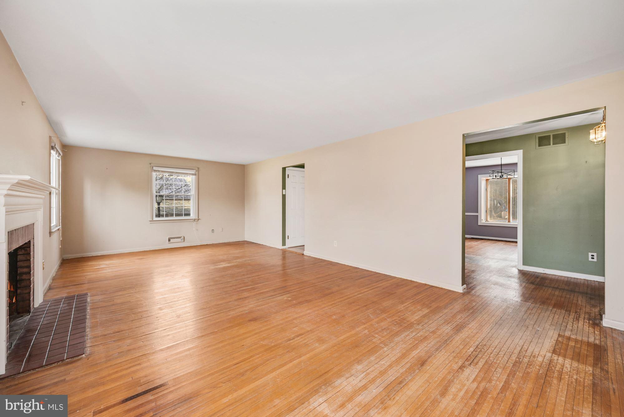 517 Covered Bridge Road Cherry Hill, NJ 08034 - Photo 6 of 29 Living room