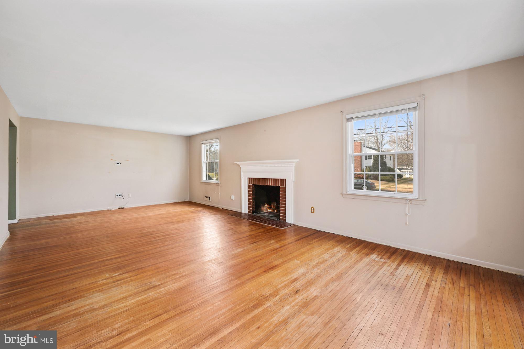 517 Covered Bridge Road Cherry Hill, NJ 08034 - Photo 7 of 29 Living room