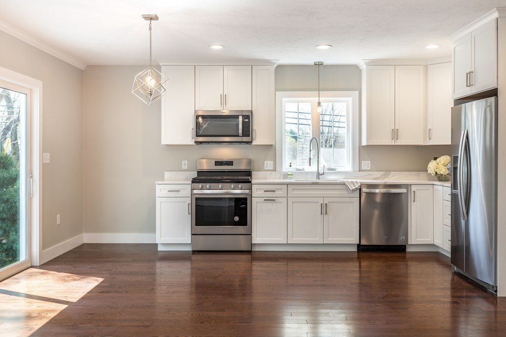 152 Turnpike Road, Unit 1 Chelmsford, MA 01824 - Photo 13 of 37