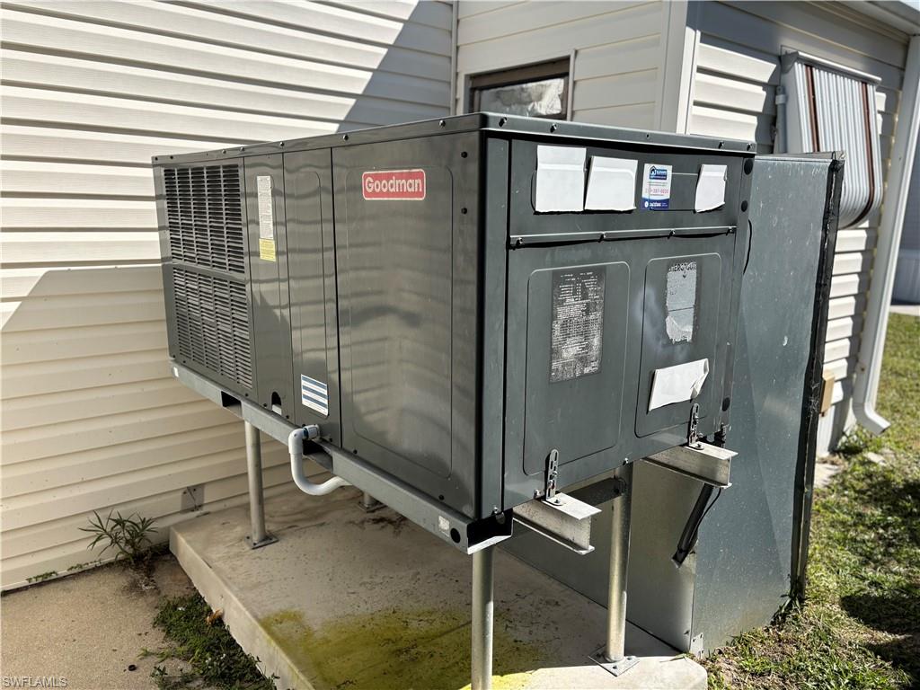 9 Jade Drive, Unit 9J Naples, FL 34114 - Photo 6 of 28 a front view of a house