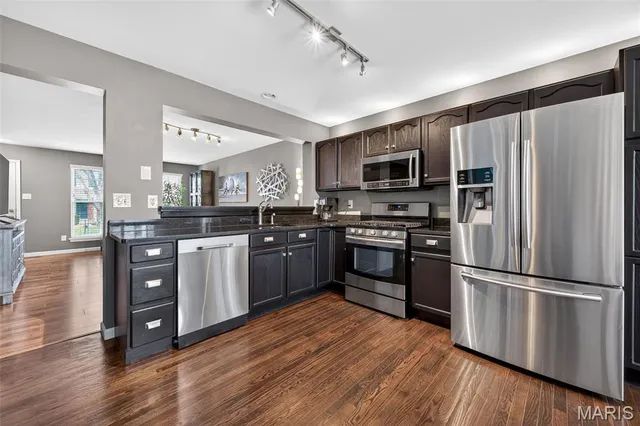 $295,000 | 410 Summit Tree Court, Fenton, MO 63026