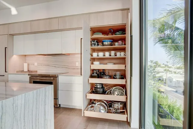 a view of an outdoor space