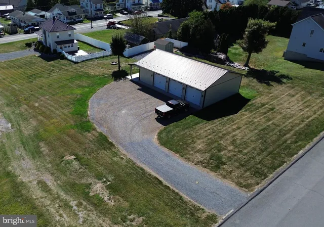 a view of a backyard with sitting area