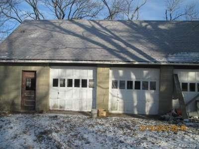 13994 Ridge Road Milan, MI 48160 - Photo 4 of 18 Garage