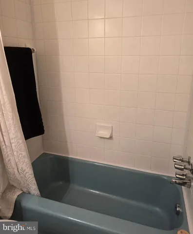 $2,100 | 214 Locust Street Southeast, Unit 121, Vienna, VA 22180