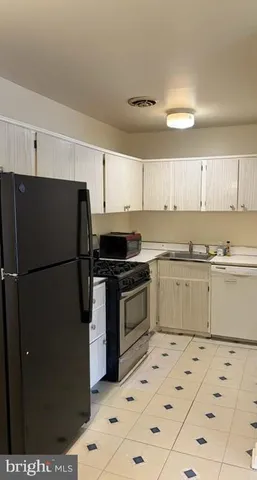 $2,100 | 214 Locust Street Southeast, Unit 121, Vienna, VA 22180