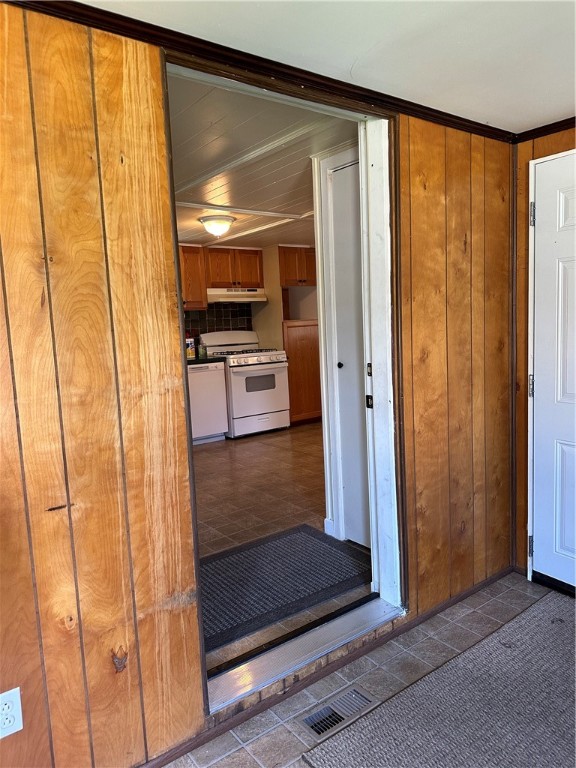 21 Lane A Coventry, RI 02816 - Photo 6 of 33 Gallery Image 6